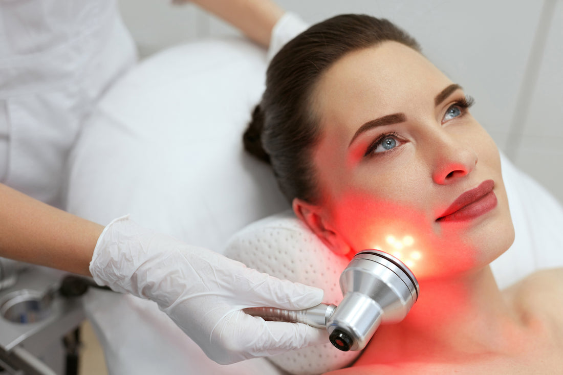 How Does Facial Light Therapy Work & What Are The Benefits?